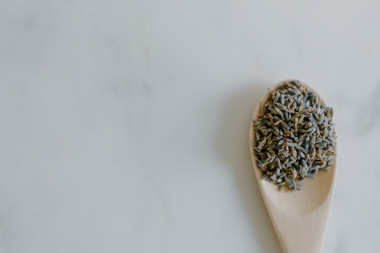 Dried lavender in a spoon on a table
